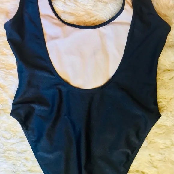 Old Stock No Tag Private Party Hola Beaches One Piece Slim Black Swim Suit ML - Picture 16 of 16
